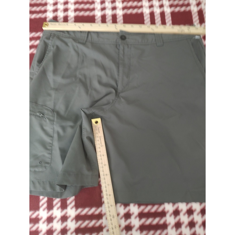 Magellan Outdoors Fish Gear Cargo Shorts Men's Size 36 Gray Quick Dry Outdoor